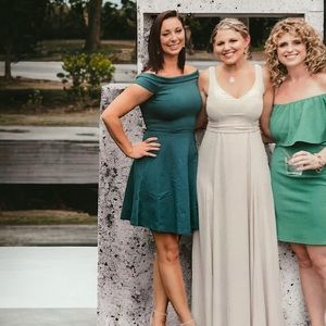 Lulu’s medium green dress.